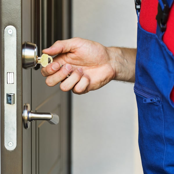 r// en cerrajería residencial utilizamos materiales de alta calidad en todos nuestros trabajos